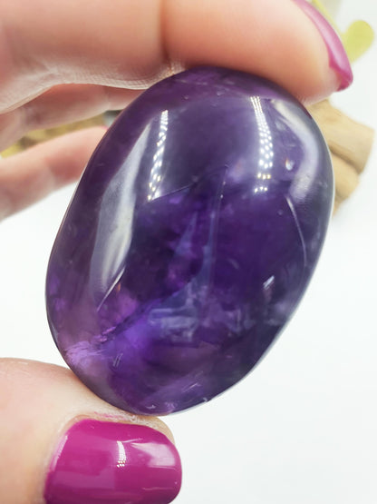 Beautiful Amethyst Palm with rainbows/ Amethyst Palm Stone / Amethyst Pocket Stone / Crystal Healing / Meditation Palm - 65g