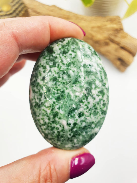 Tree Agate Palm / Tree Agate Palm Stone / Grass Agate Palm / Reiki Crystal Palm / Meditation Palm - 95g