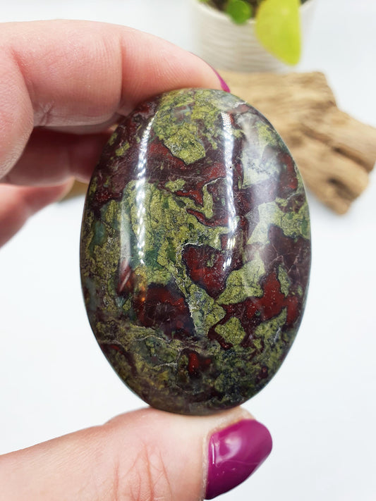 Dragon's Blood Palm / Dragon Blood Palm Stone / Dragon Blood Meditation Palm / Reiki Crystal Palm - 120g