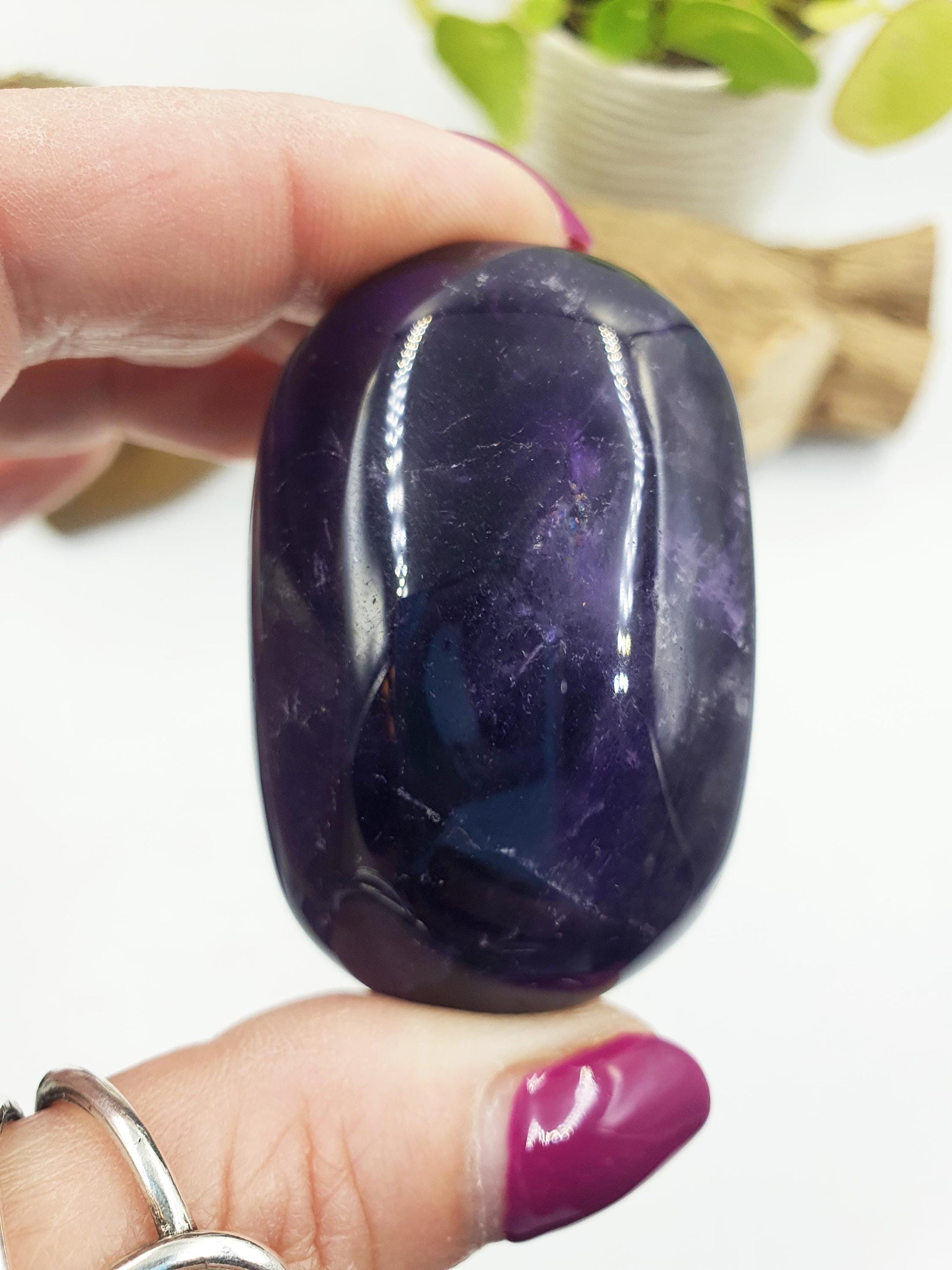 Amethyst Palm Stone - Calming & Spiritual Healing Crystal - 85g
