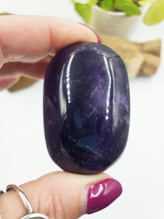 Amethyst Palm Stone - Calming & Spiritual Healing Crystal - 85g