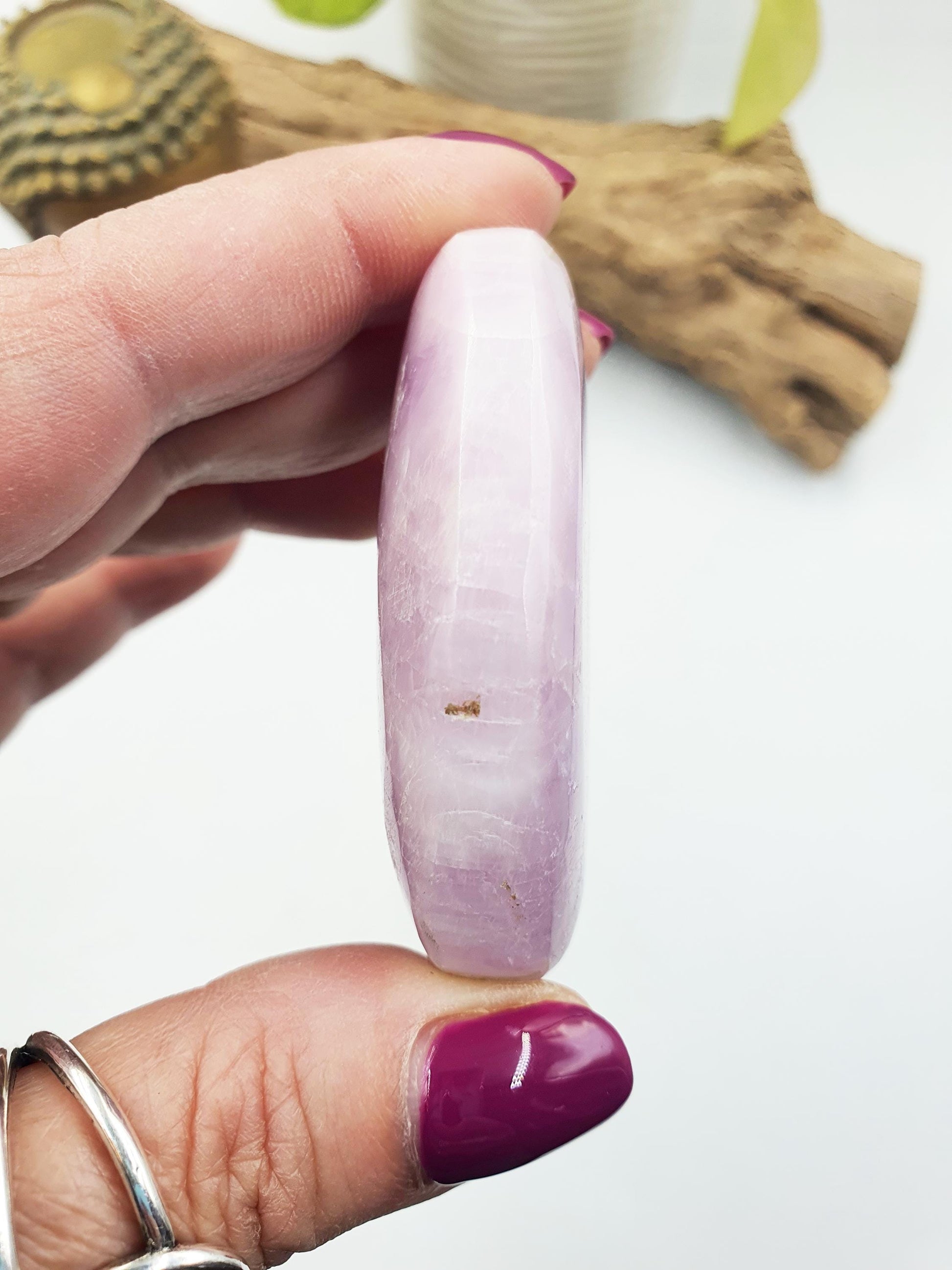 Beautiful Kunzite Crystal Palm / Kunzite Palm Stone / Pocket Crystal / Meditation Palm / Reiki Crystal Palm - 85g