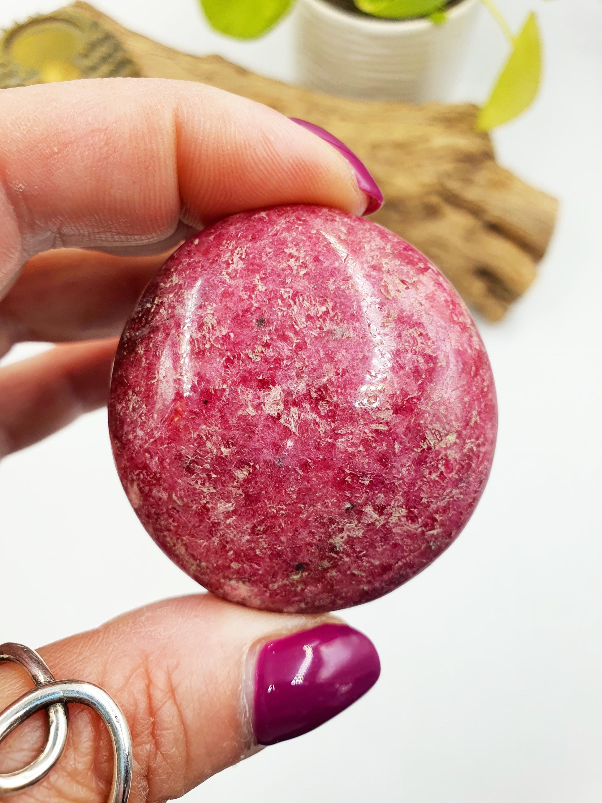 Round Rhodonite Palm Stone / Rhodonite Palm / Pocket Crystal / Meditation Palm / Reiki Crystal Palm - 95g