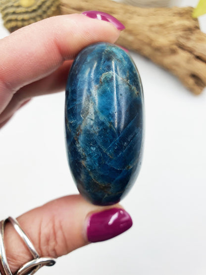 Large Blue Apatite Palm Stone / Blue Apatite Palmstone / Meditation Palm / Reiki Crystal Palm - 135g