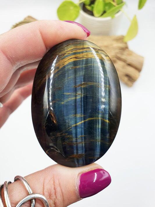 Stunning Blue Tiger's Eye Palm / Blue Tiger Eye Palm Stone / Pocket Crystal / Meditation Palm / Reiki Crystal Palm - 110g