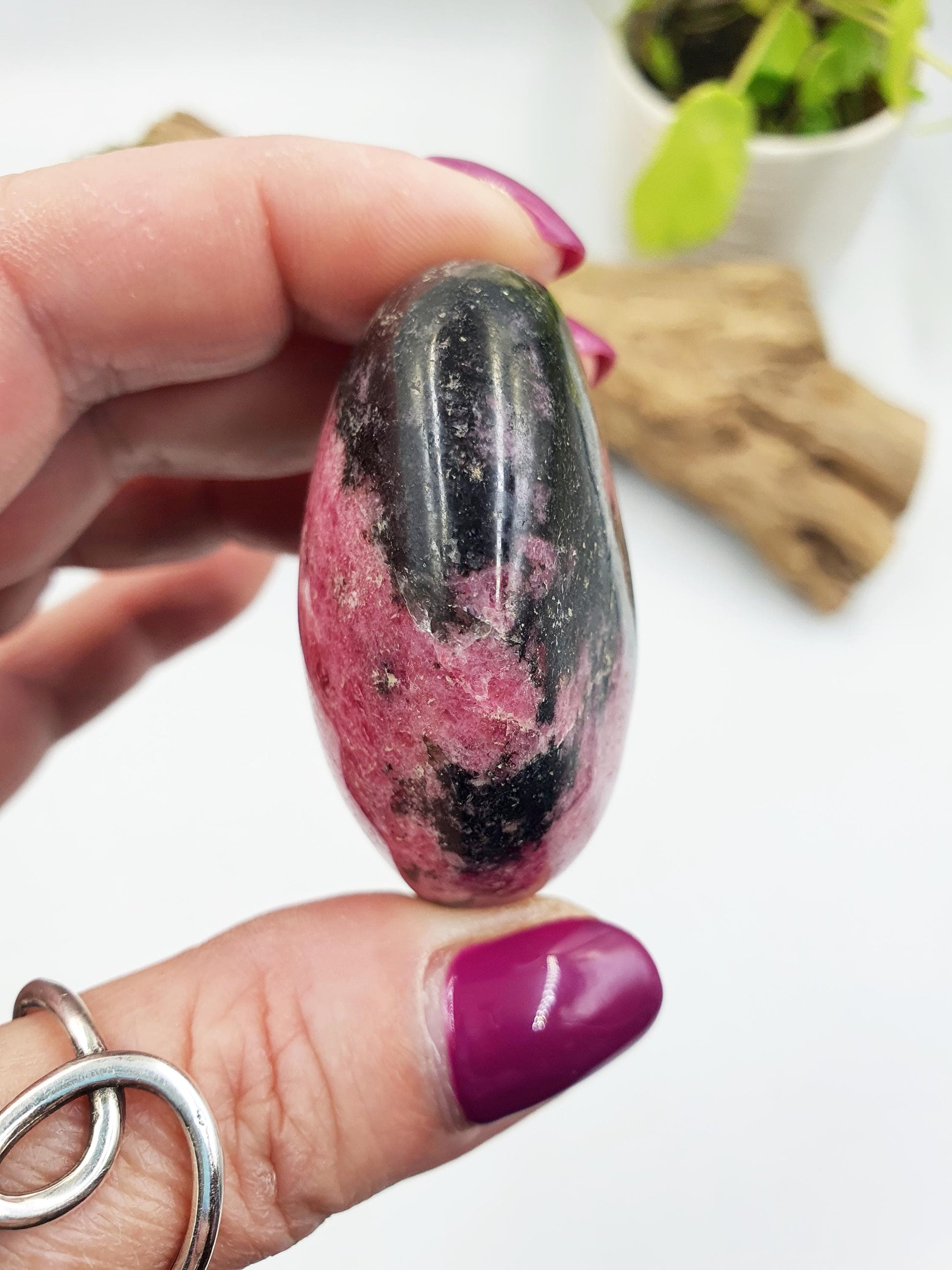 Rhodonite Palm Stone - Emotional Healing & Heart Chakra Crystal - 105g