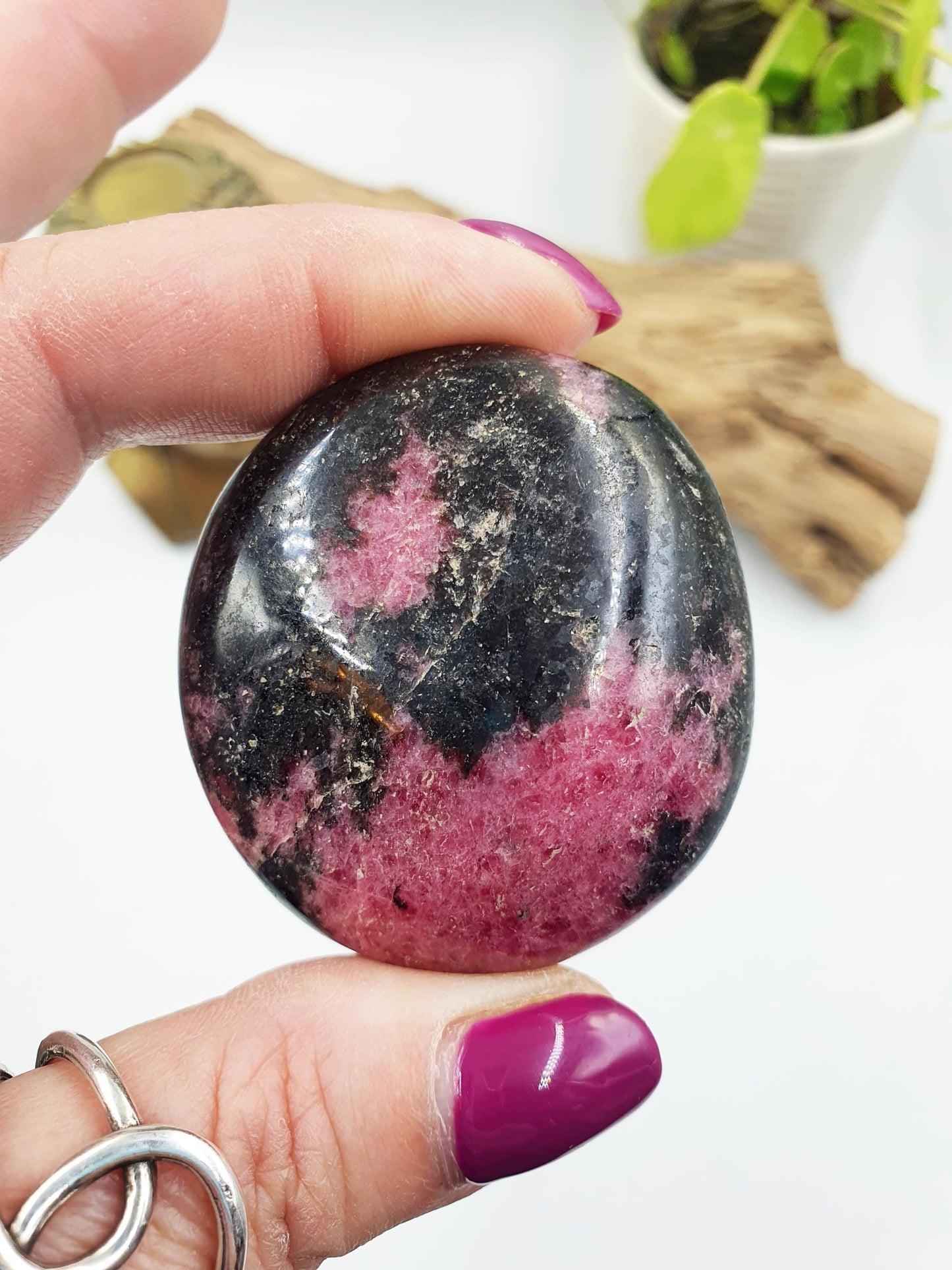 Rhodonite Palm Stone - Emotional Healing & Heart Chakra Crystal - 105g