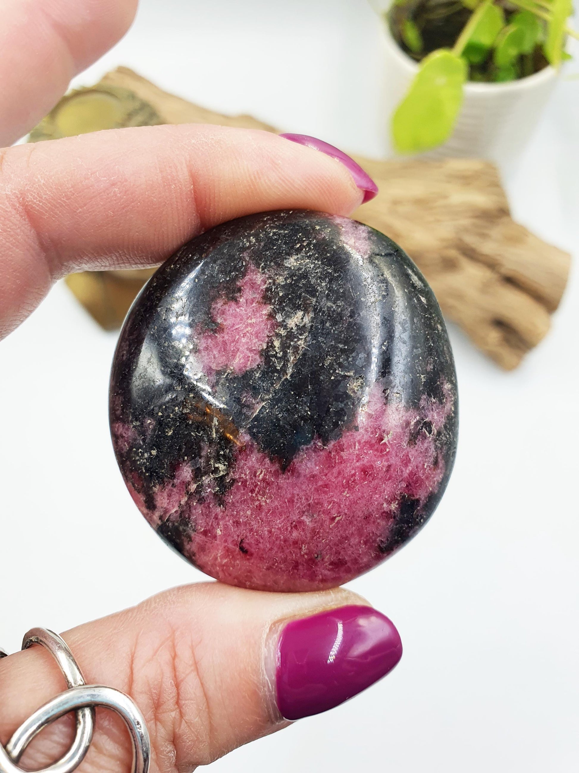 Rhodonite Palm Stone - Emotional Healing & Heart Chakra Crystal - 105g