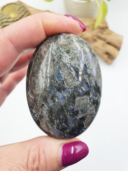 Que Sera (Llanite) Palm Stone - Uplifting & High Vibration Healing Crystal - 100g