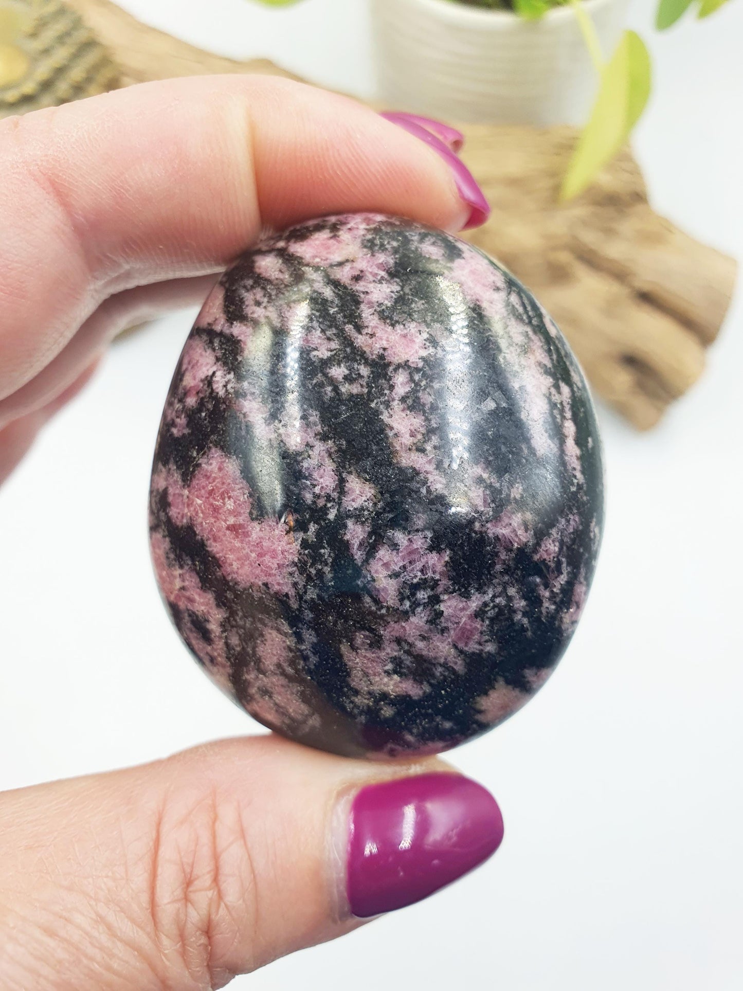 Rhodonite Palm Stone - Emotional Healing & Heart Chakra Crystal - 155g