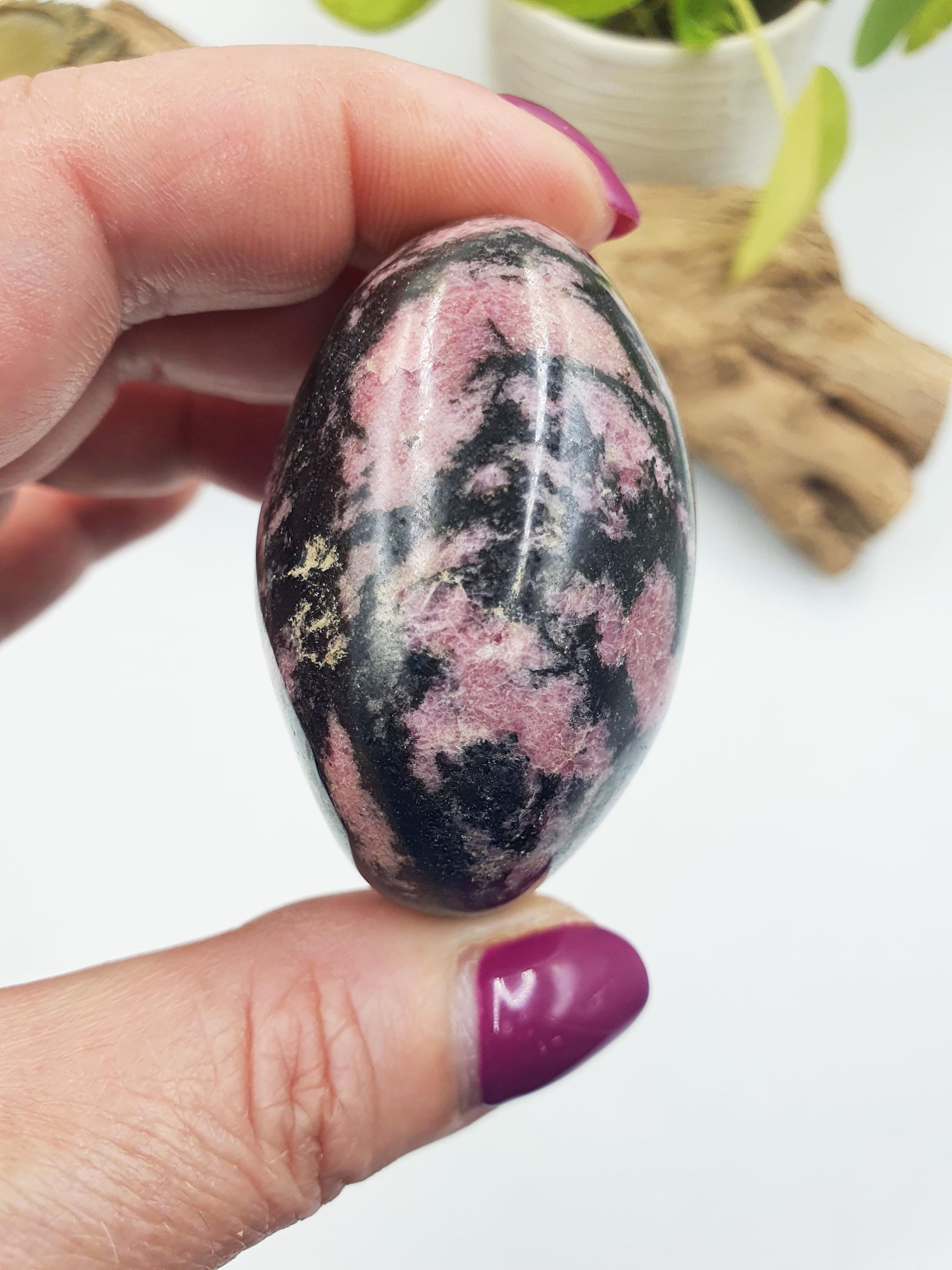 Rhodonite Palm Stone - Emotional Healing & Heart Chakra Crystal - 155g