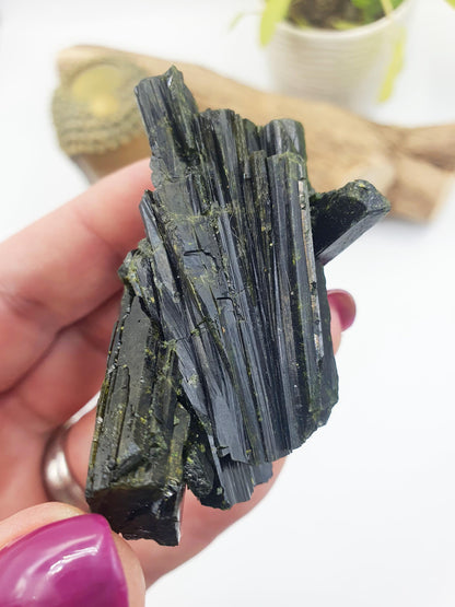 Raw Epidote Crystal Specimen - Growth & Transformation Healing Crystal - 55g