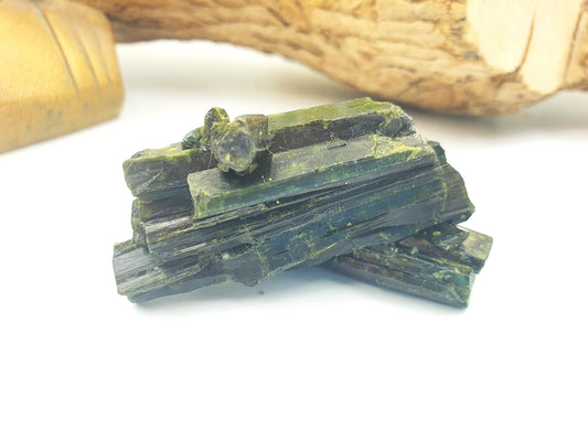 Raw Epidote Crystal Specimen - Growth & Transformation Healing Crystal - 55g