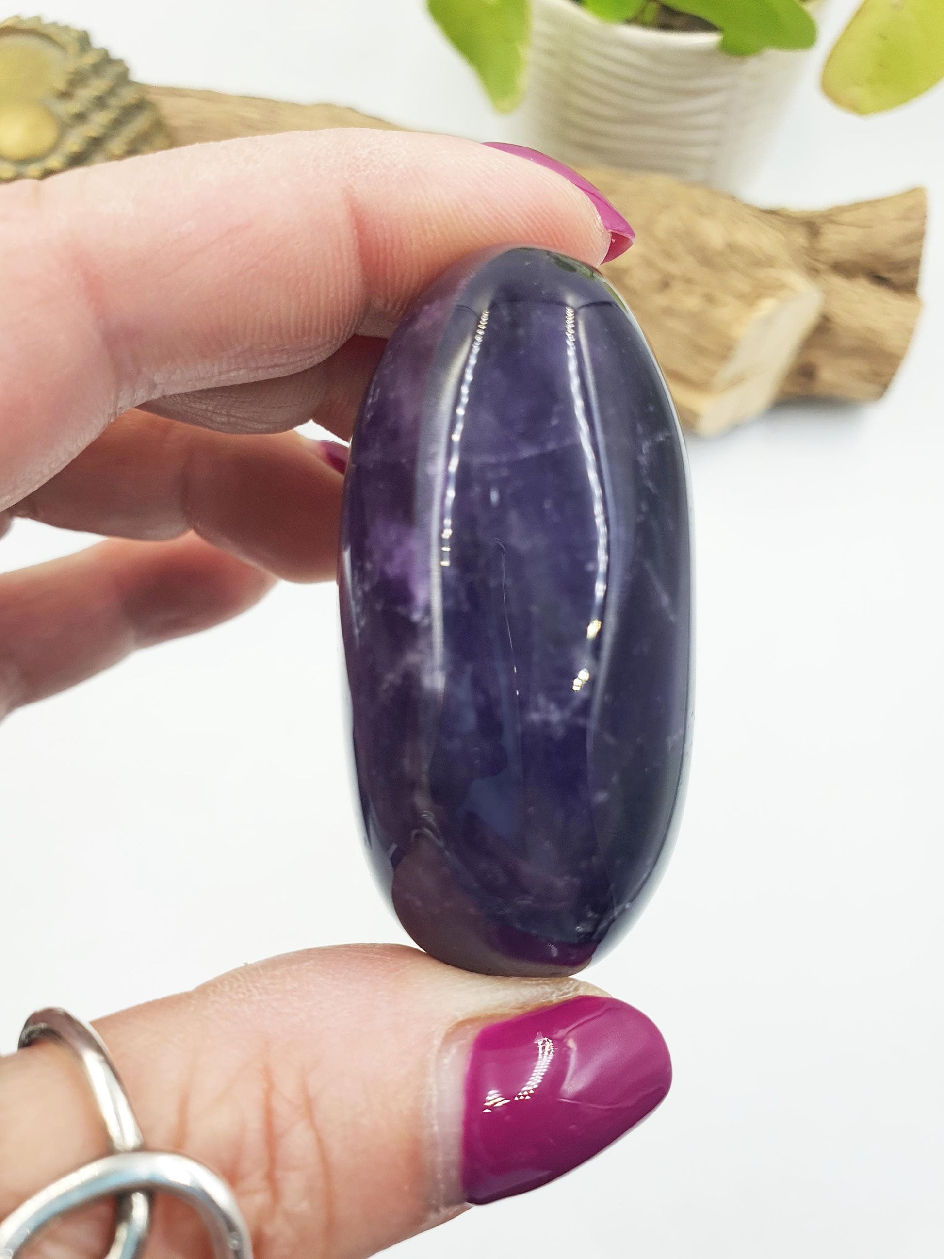 Amethyst Palm Stone - Calming & Spiritual Healing Crystal - 85g