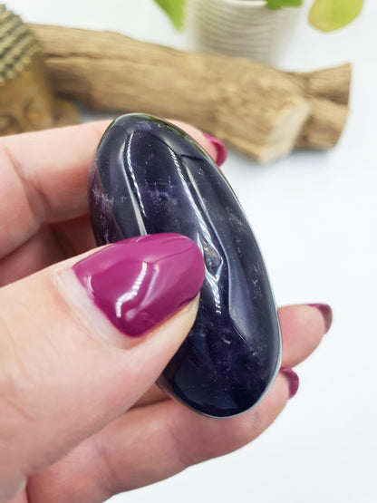 Amethyst Palm Stone - Calming & Spiritual Healing Crystal - 85g