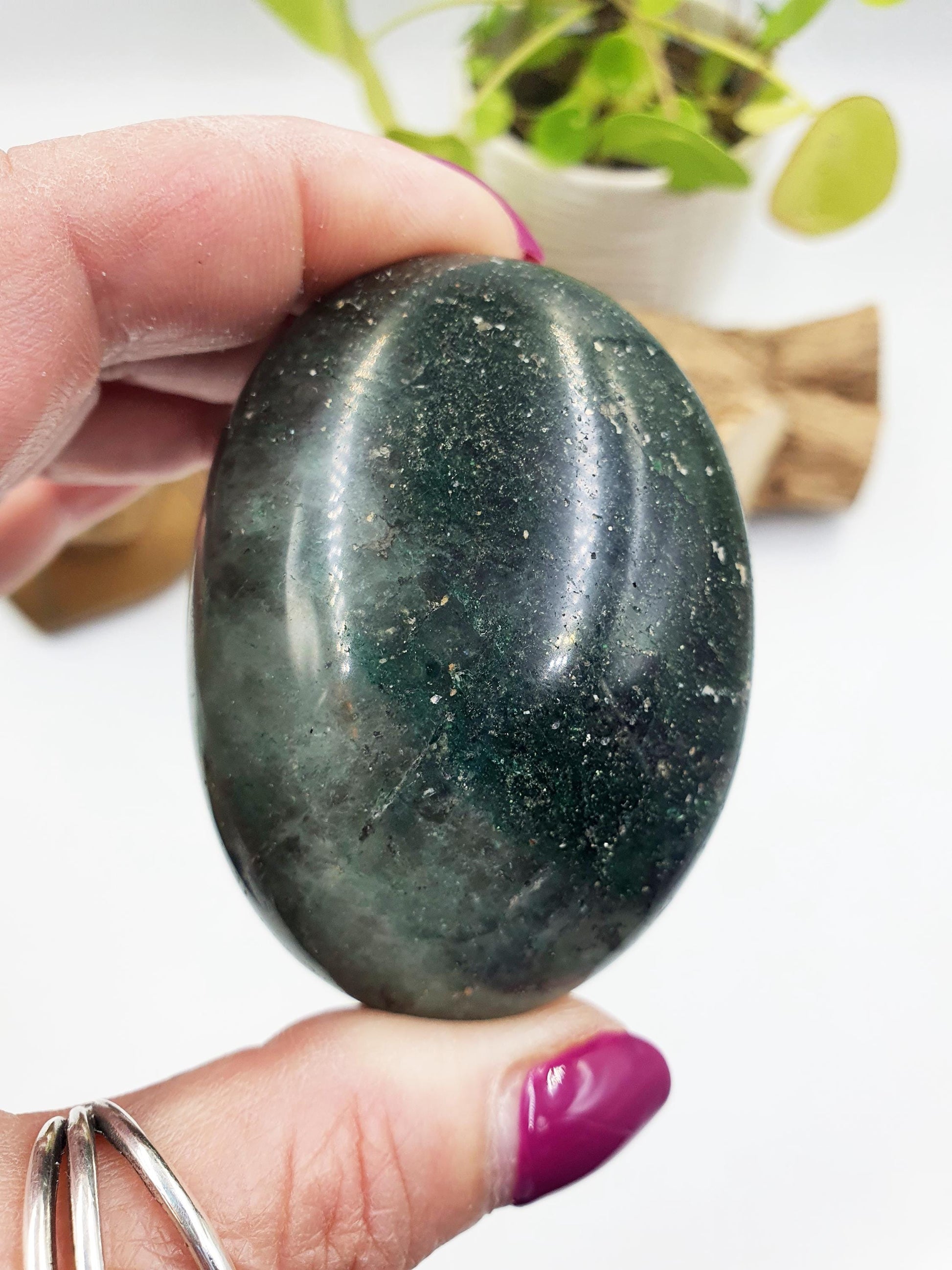 Green Fuchsite Palm Stone - Heart Chakra & Emotional Healing Crystal - 145g