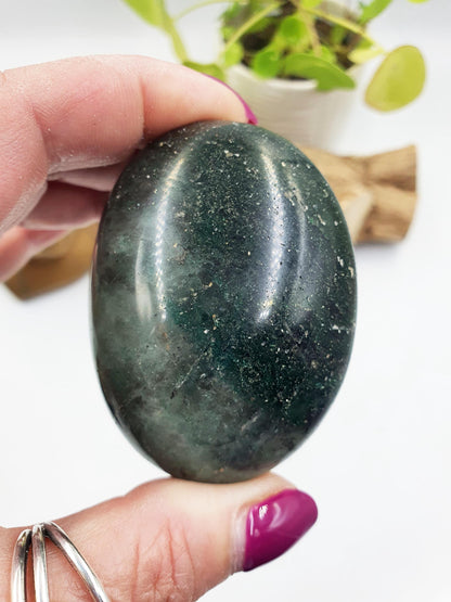 Green Fuchsite Palm Stone - Heart Chakra & Emotional Healing Crystal - 145g