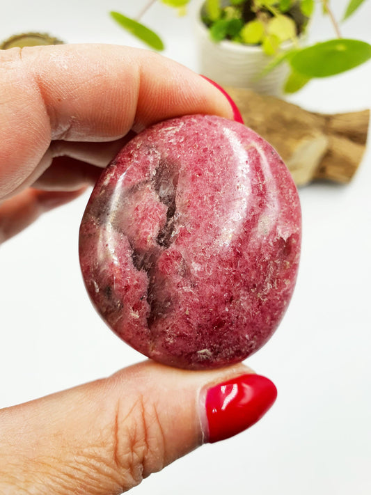 Rhodonite Palm Stone - Emotional Healing & Heart Chakra Crystal - 95g