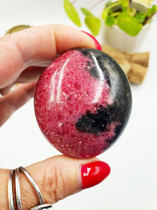 Rhodonite Palm Stone - Emotional Healing & Heart Chakra Crystal - 160g