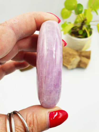 Kunzite Crystal Palm Stone - Heart Chakra & Emotional Healing Crystal - 100g