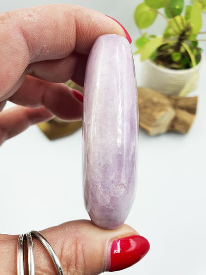 Kunzite Crystal Palm Stone - Heart Chakra & Emotional Healing Crystal - 100g