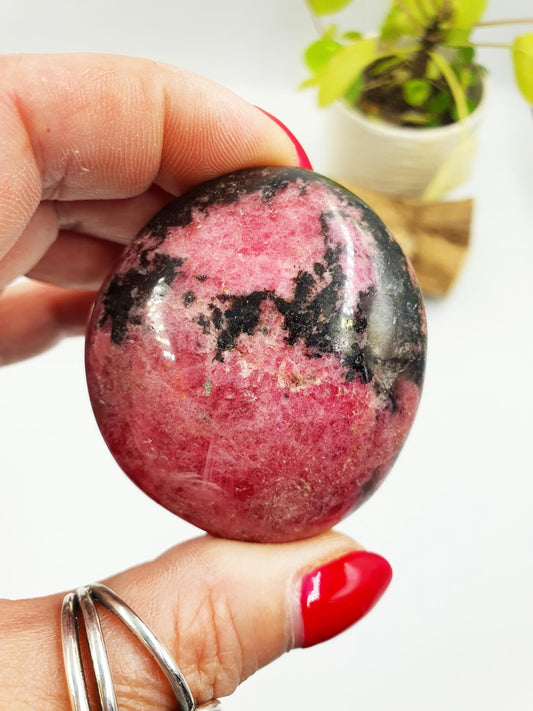 Flashy Rhodonite Palm Stone - Emotional Healing & Heart Chakra Crystal - 120g