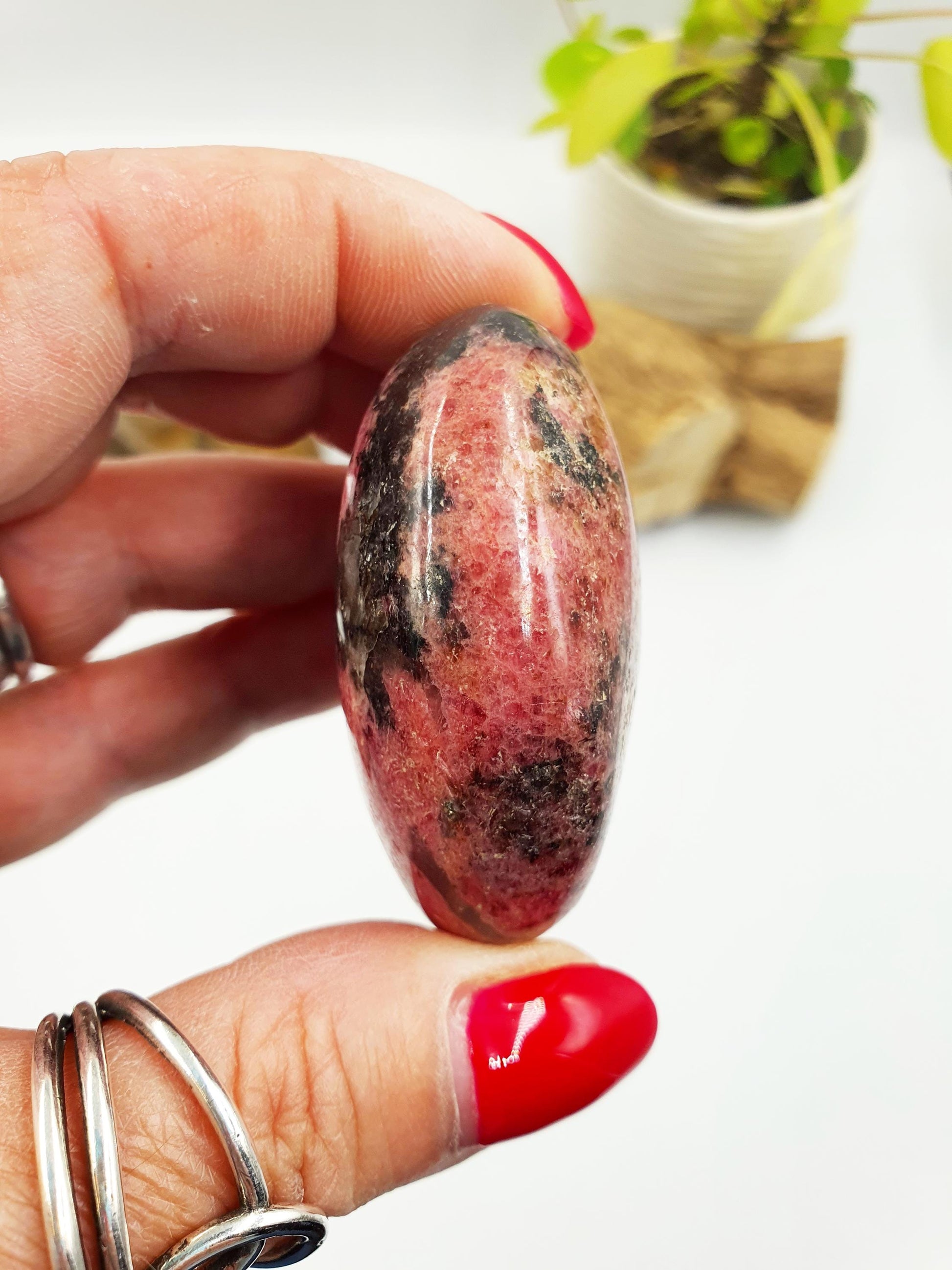 Flashy Rhodonite Palm Stone - Emotional Healing & Heart Chakra Crystal - 120g
