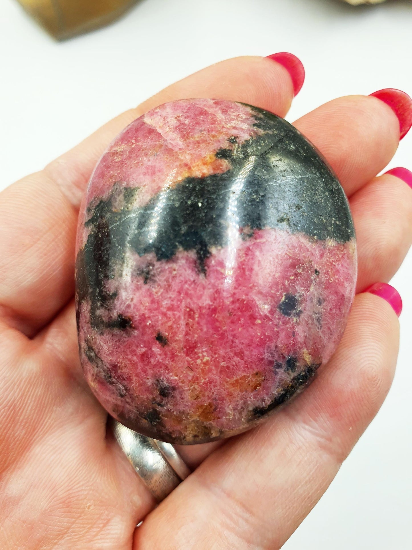 Rhodonite Palm Stone - Emotional Healing & Heart Chakra Crystal - 100g