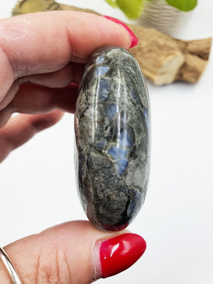 Que Sera (Llanite) Palm Stone - Uplifting & High Vibration Healing Crystal - 100g