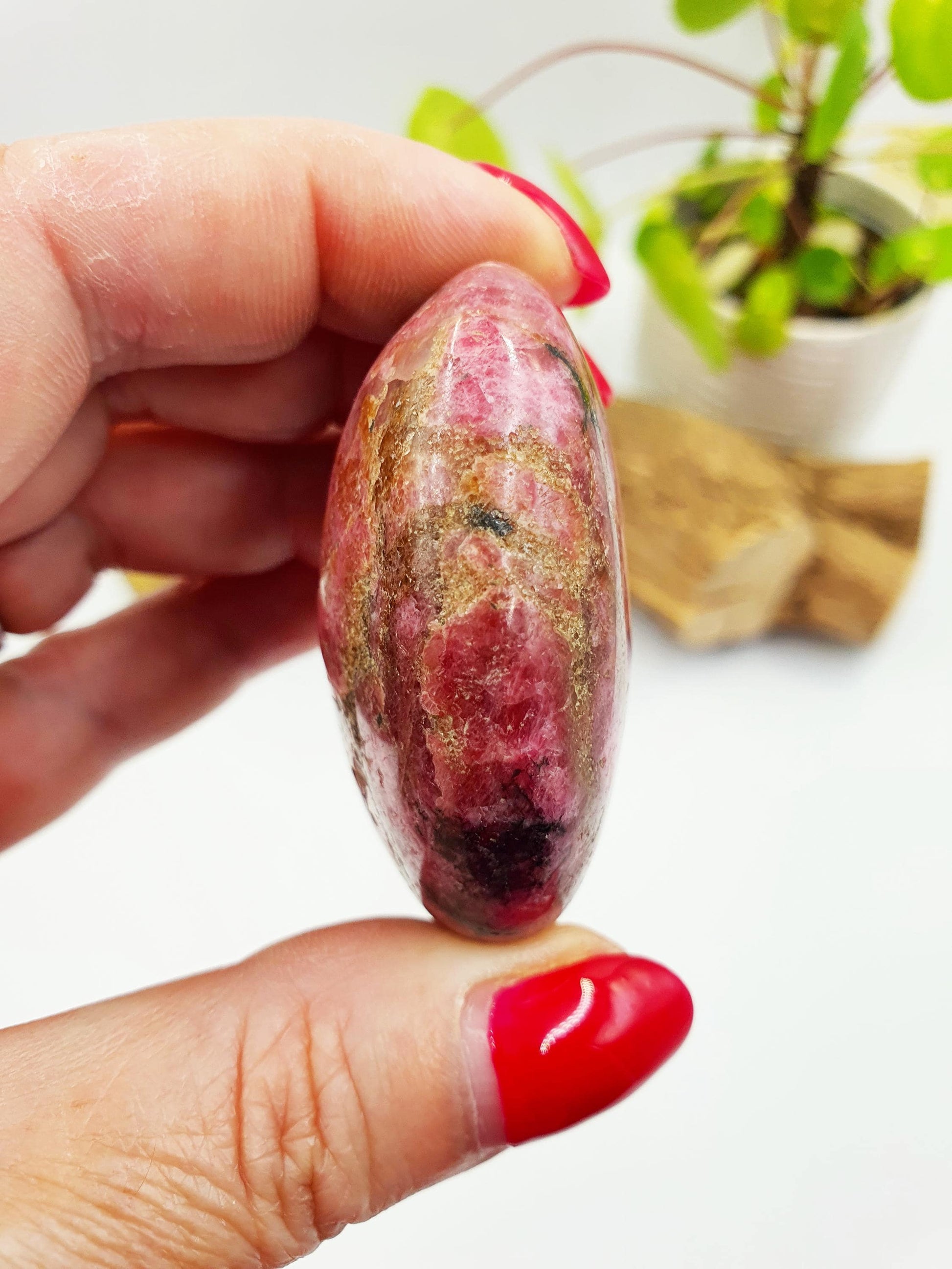 Rhodonite Palm Stone - Emotional Healing & Heart Chakra Crystal - 110g