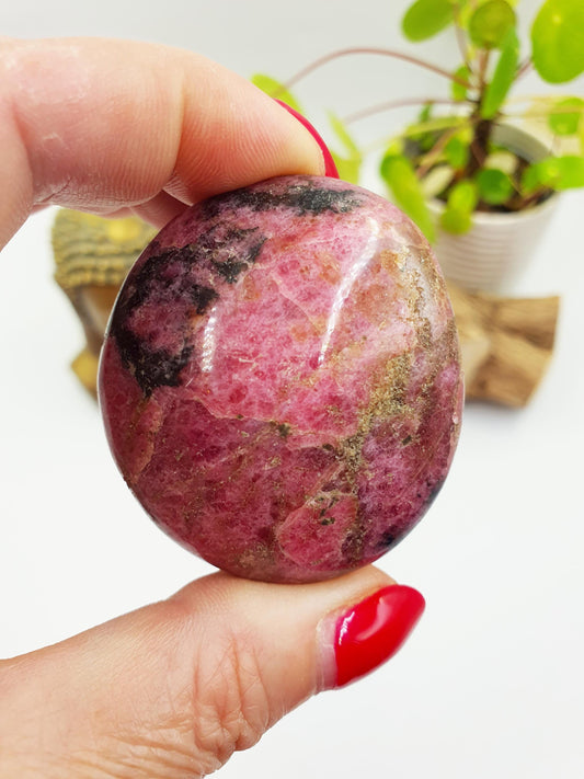 Rhodonite Palm Stone - Emotional Healing & Heart Chakra Crystal - 110g