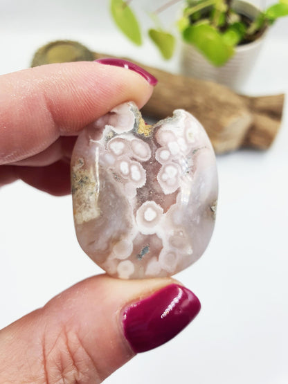 Little Pink Amethyst Palm Stone - Love, Calm & Emotional Healing Crystal, 25g