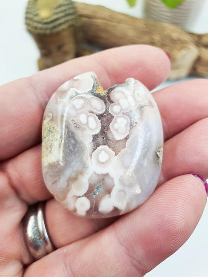 Little Pink Amethyst Palm Stone - Love, Calm & Emotional Healing Crystal, 25g