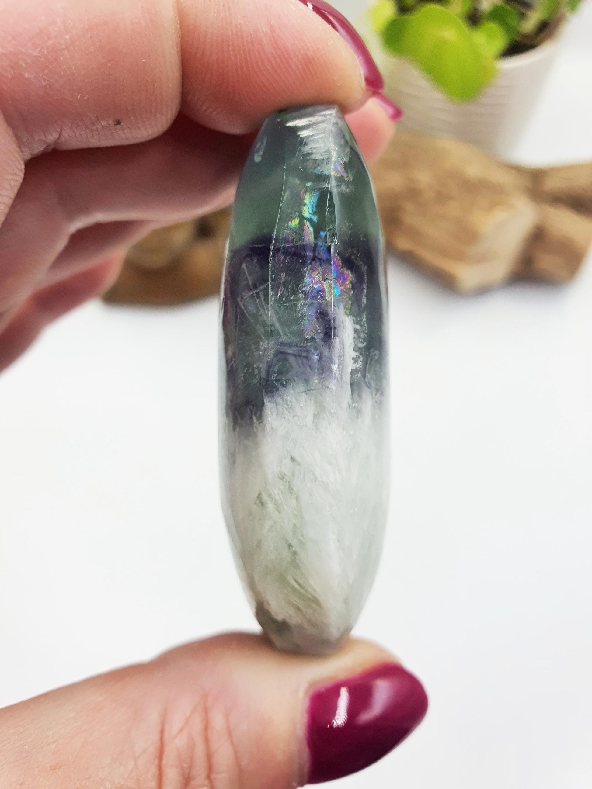 Feather Fluorite Palm Stone with rainbows - Focus and Clarity Healing Crystal, 85g