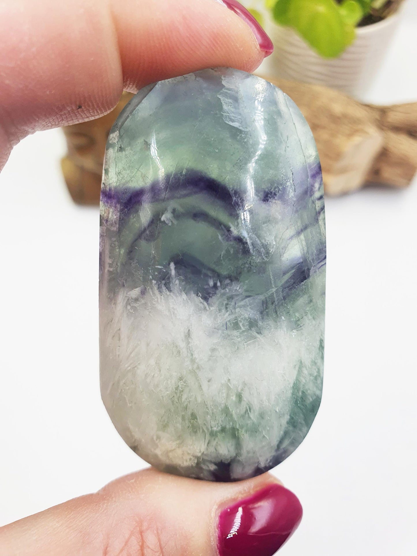 Feather Fluorite Palm Stone with rainbows - Focus and Clarity Healing Crystal, 85g