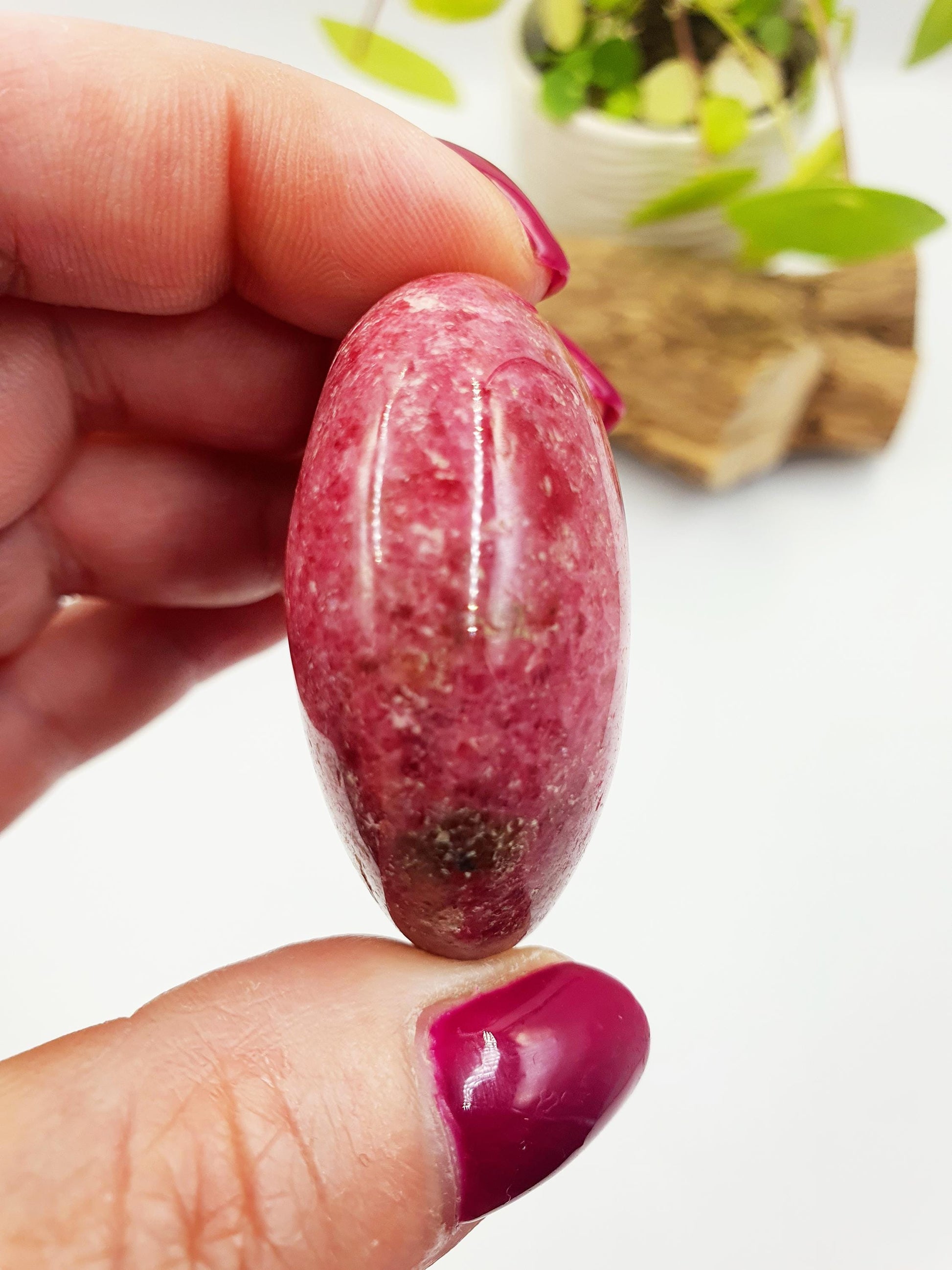 Rhodonite Palm Stone - Emotional Healing & Heart Chakra Crystal - 80g