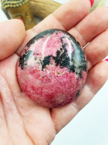 Flashy Rhodonite Palm Stone - Emotional Healing & Heart Chakra Crystal - 120g