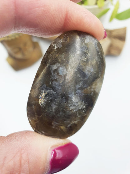 Muscovite (Golden Mica) Palm Stone - Uplifting & Protective Healing Crystal, 35g