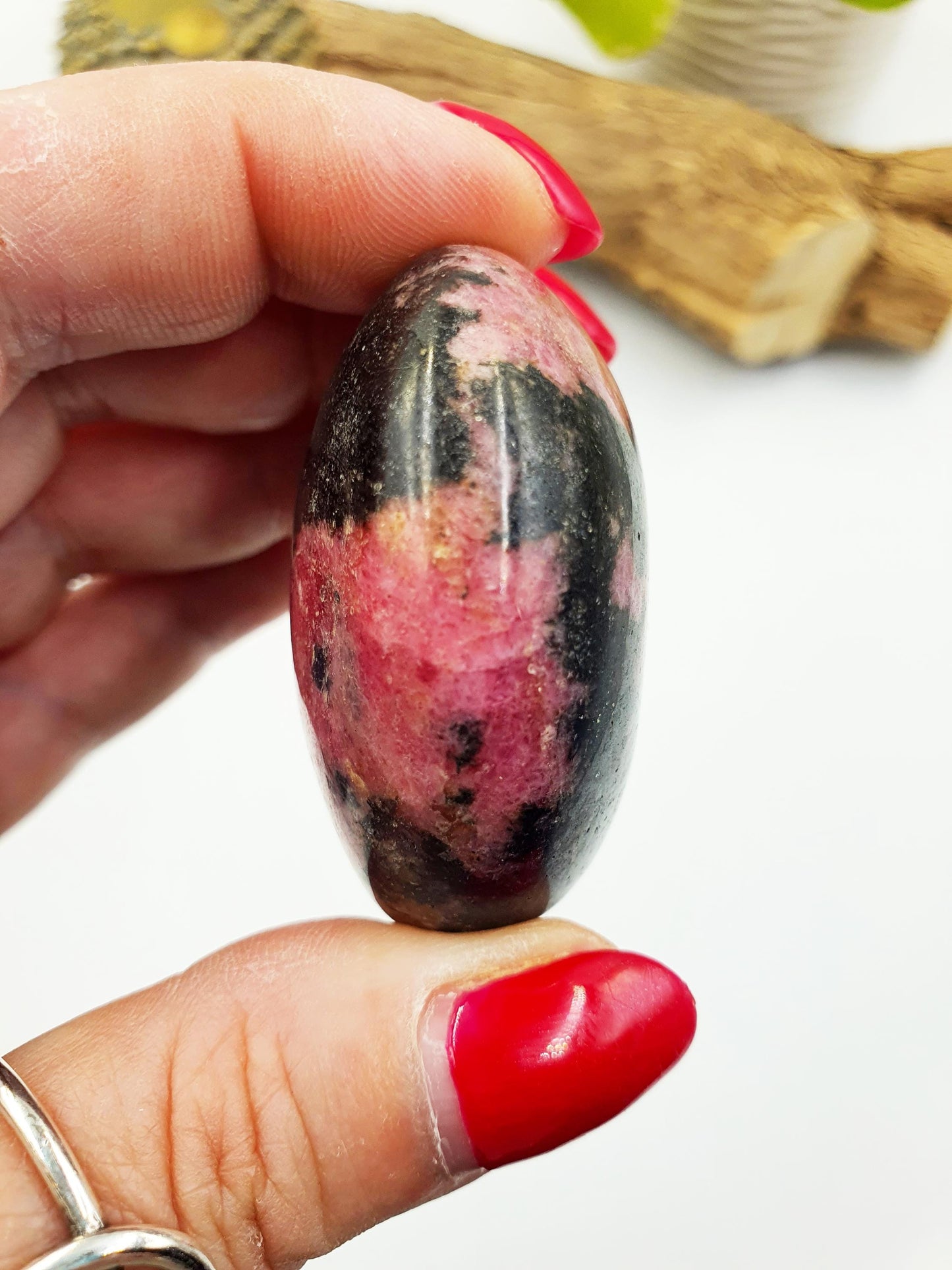 Rhodonite Palm Stone - Emotional Healing & Heart Chakra Crystal - 100g