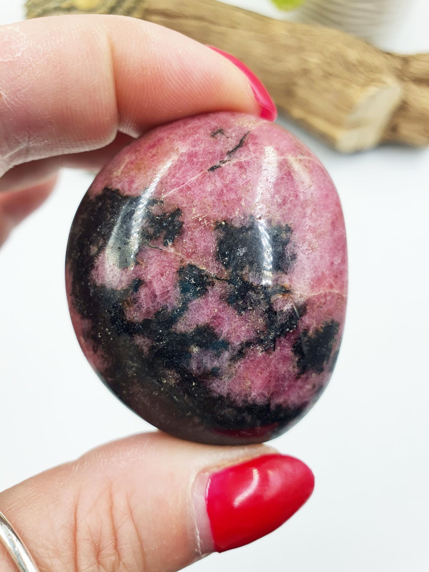 Rhodonite Palm Stone - Emotional Healing & Heart Chakra Crystal - 100g