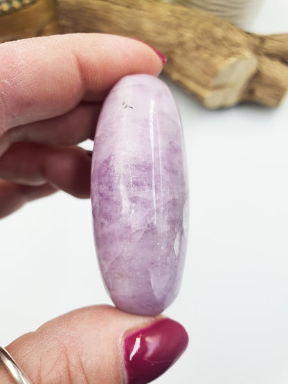 Sparkly Kunzite Crystal Palm Stone - Heart Chakra & Emotional Healing Crystal, 70g