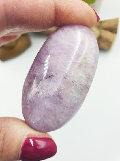 Sparkly Kunzite Crystal Palm Stone - Heart Chakra & Emotional Healing Crystal, 70g
