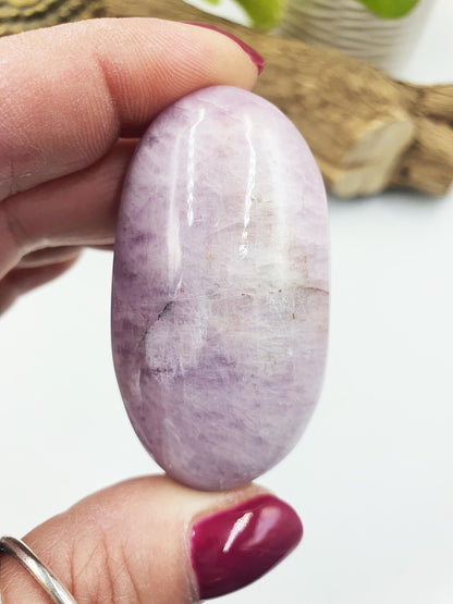 Sparkly Kunzite Crystal Palm Stone - Heart Chakra & Emotional Healing Crystal, 70g