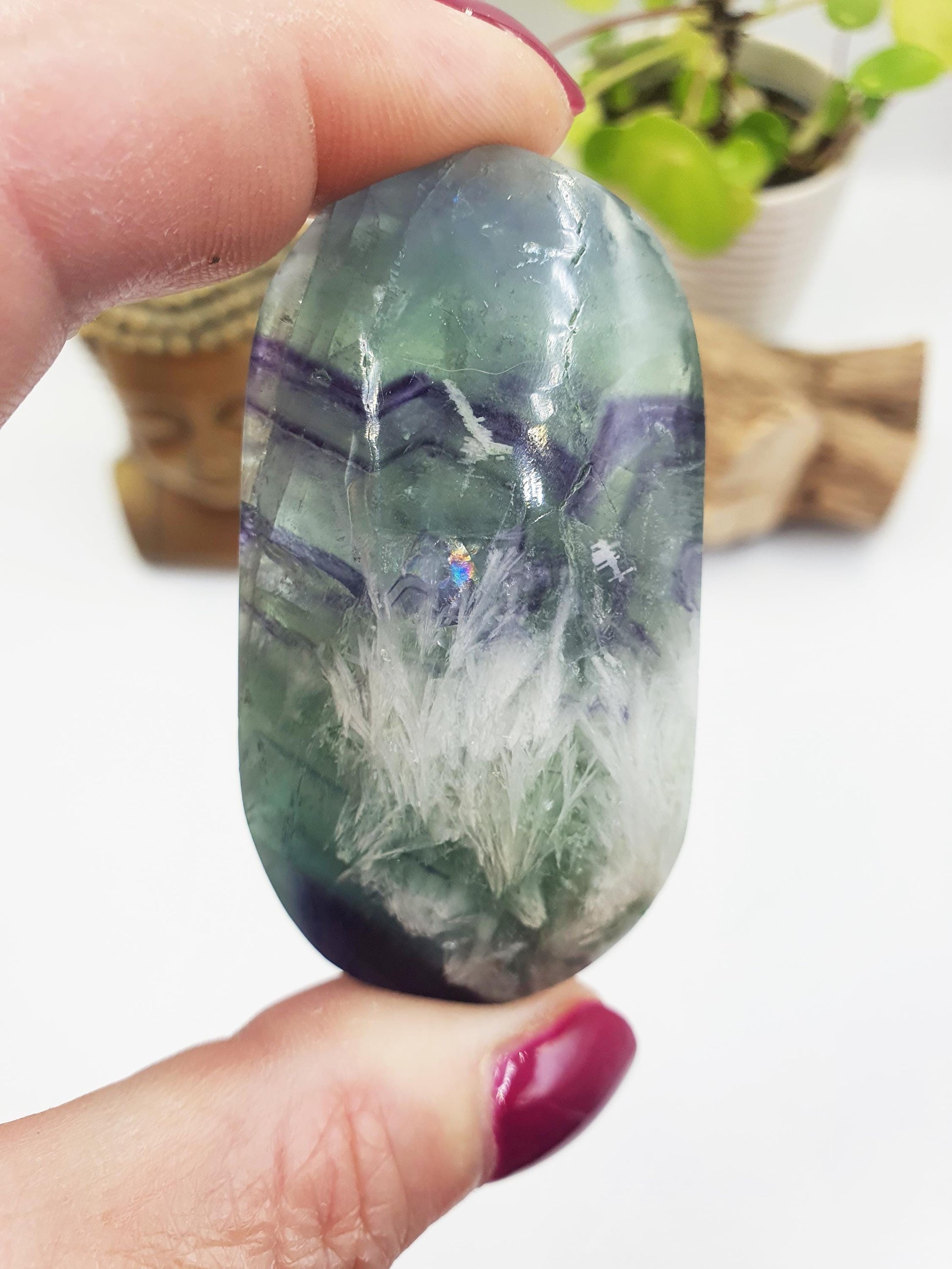 Feather Fluorite Palm Stone with rainbows - Focus and Clarity Healing Crystal, 85g