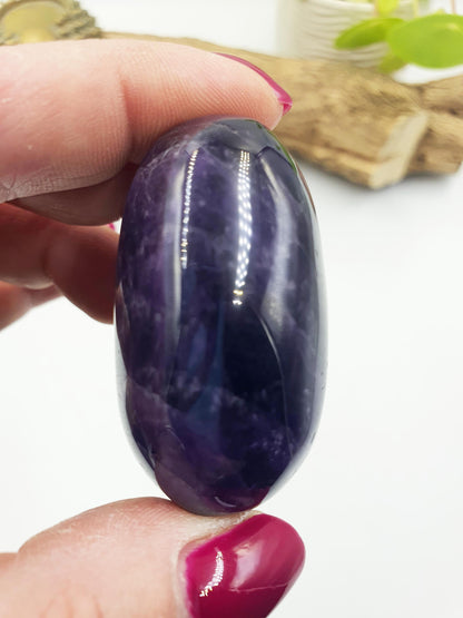 Amethyst Palm Stone - Calming & Spiritual Healing Crystal - 70g