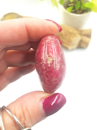 Rhodonite Palm Stone - Emotional Healing & Heart Chakra Crystal - 65g