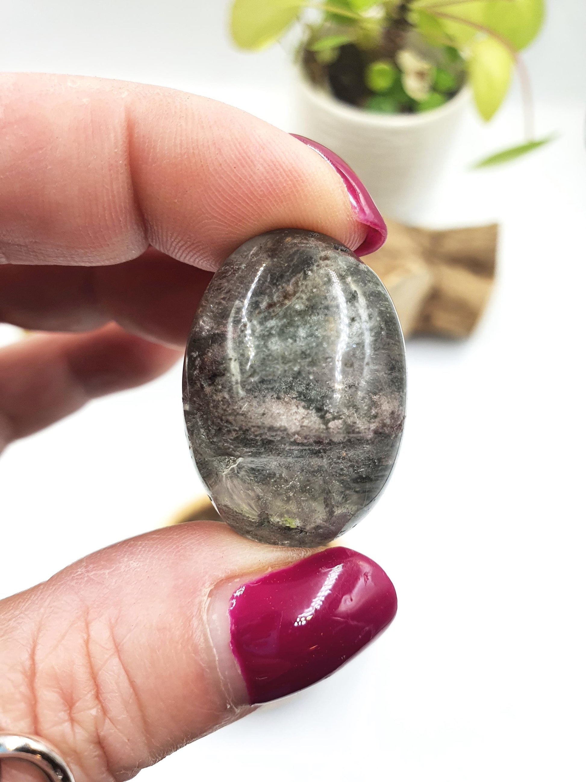 Garden Quartz (Lodolite) Tumble Stones – Manifestation, Clarity & Spiritual Healing Crystals, 2-3cm