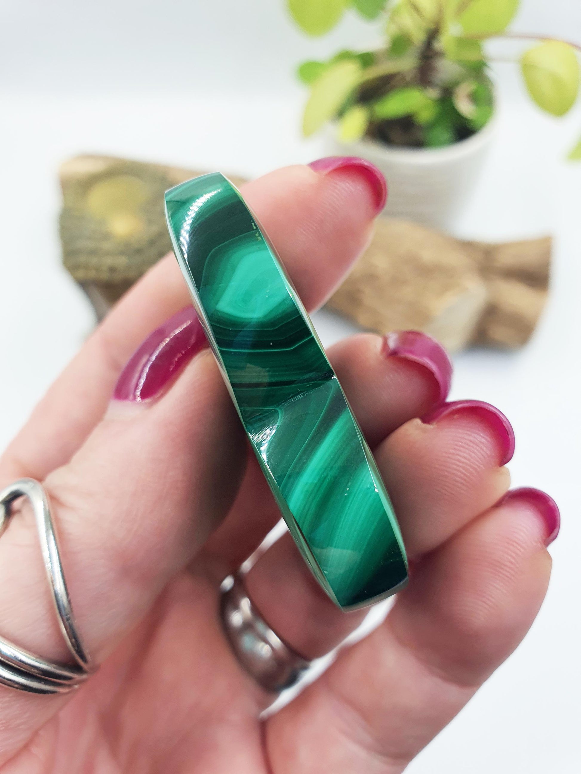 Malachite Crystal Heart – Transformation, Protection & Emotional Healing Crystal Puff Heart Carving, 50g