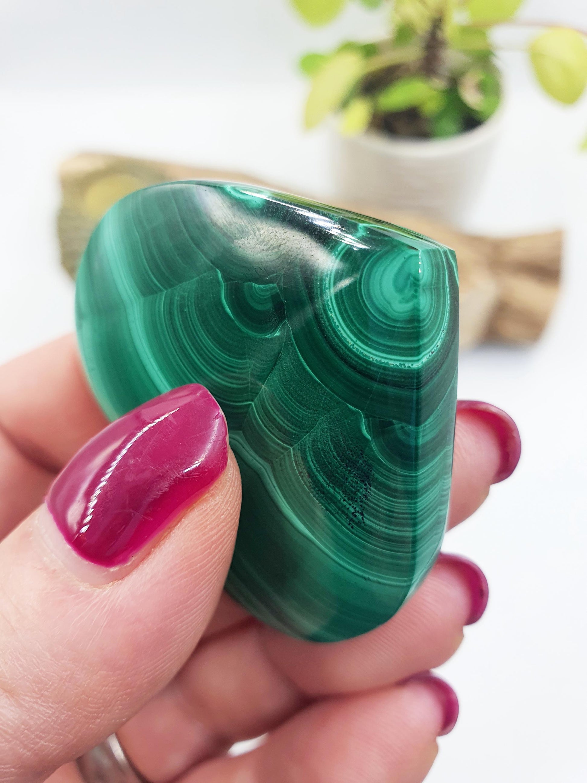 Malachite Crystal Heart – Transformation, Protection & Emotional Healing Crystal Puff Heart Carving, 50g