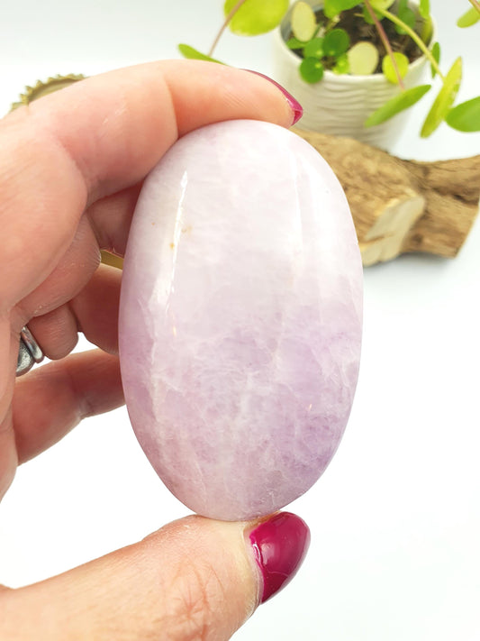 Large Kunzite Crystal Palm Stone - Heart Chakra & Emotional Healing Crystal - 90g